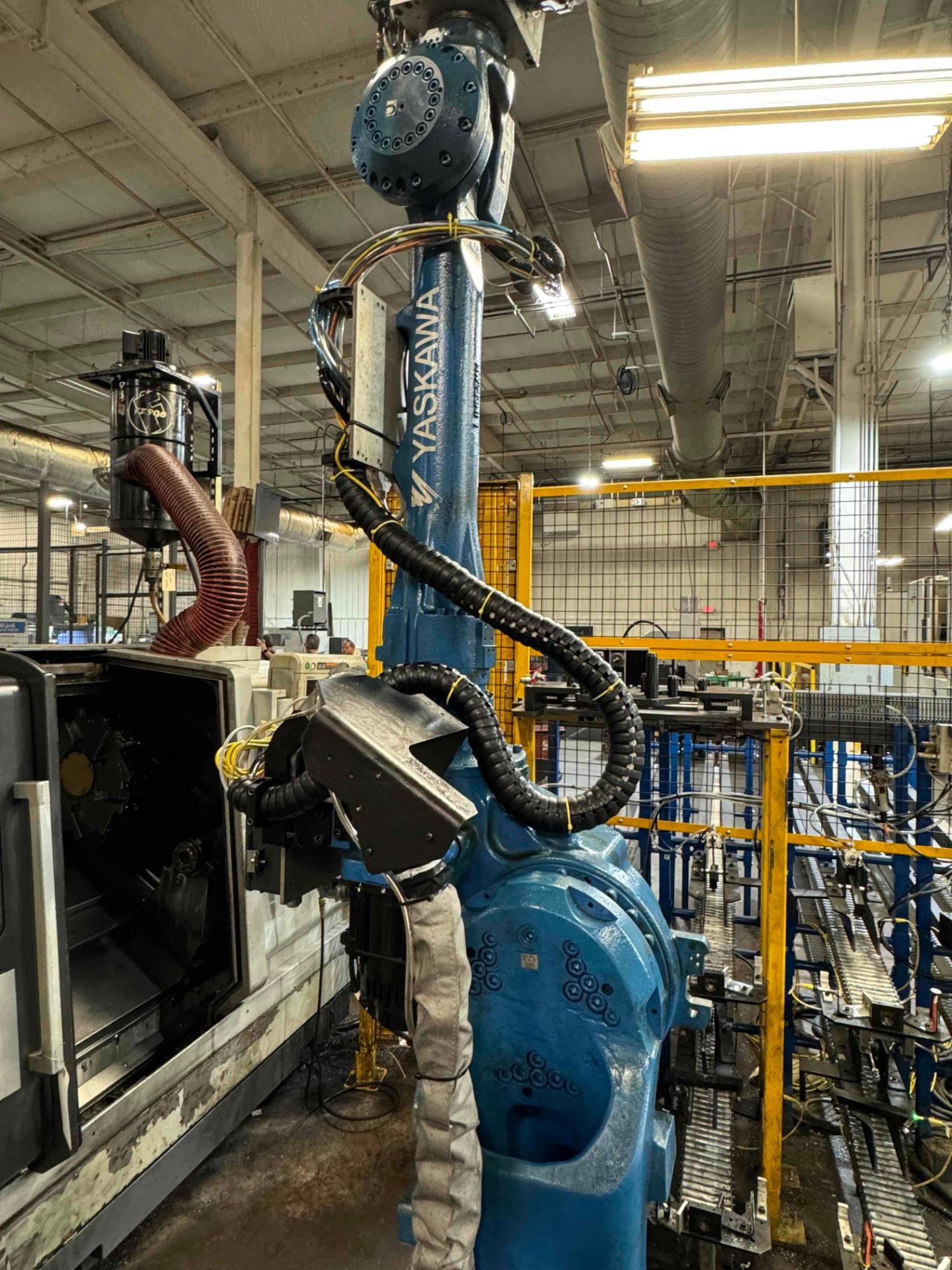 YASKAWA MOTOMAN, MH-50 II, ROBOTIC PARTS LOADING SYSTEM WITH DX200 CONTROL - Image 4