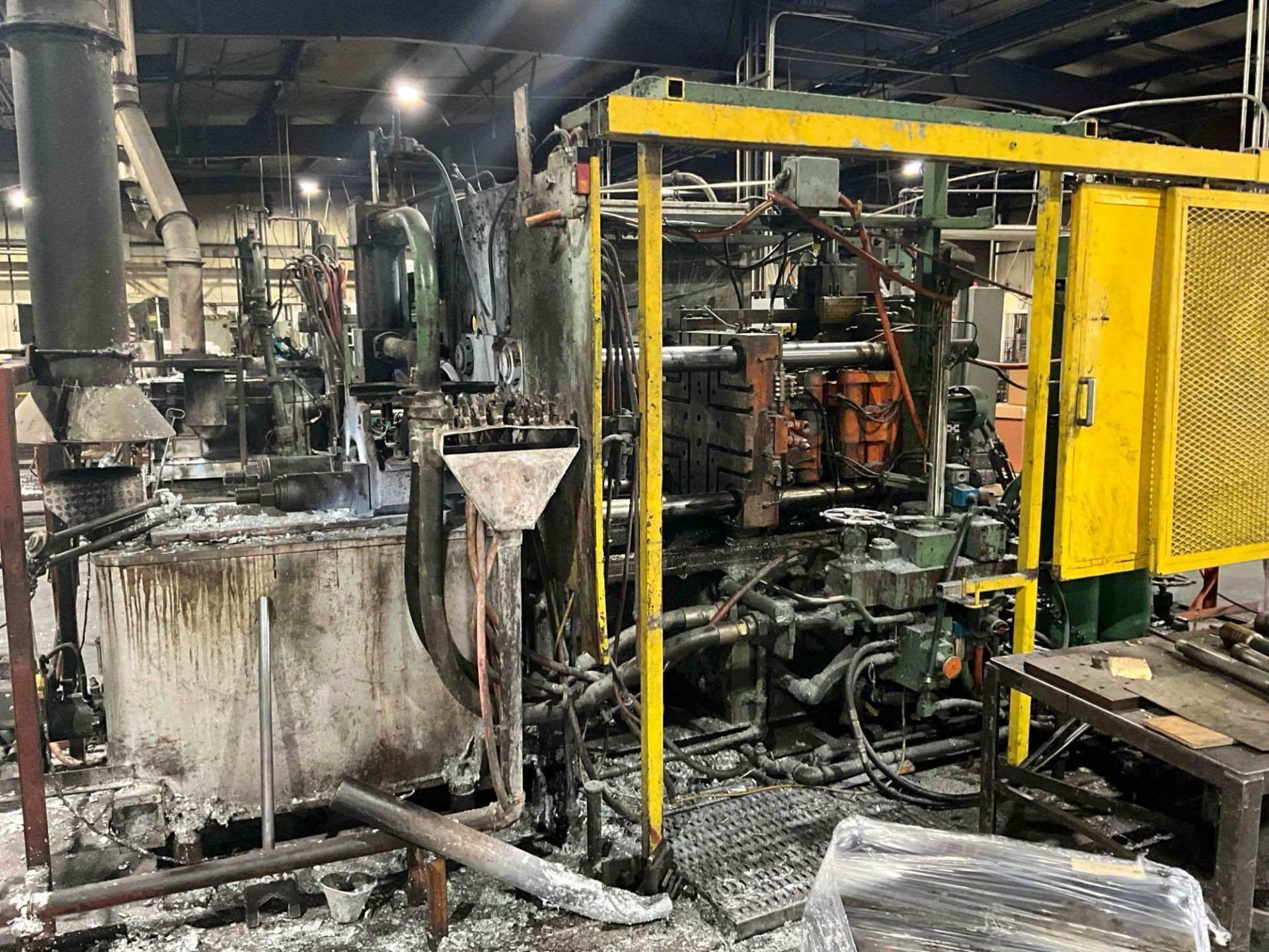 1963 CASTMASTER 200 TON COLD CHAMBER DIE CASTING MACHINE - Image 3