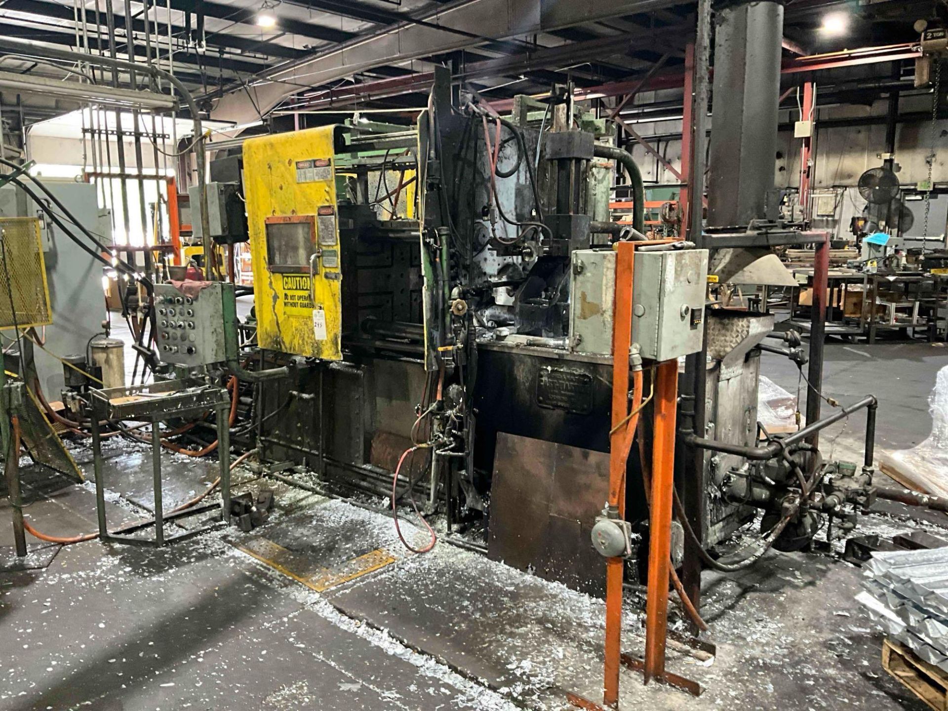 1963 CASTMASTER 200 TON COLD CHAMBER DIE CASTING MACHINE - Image 10