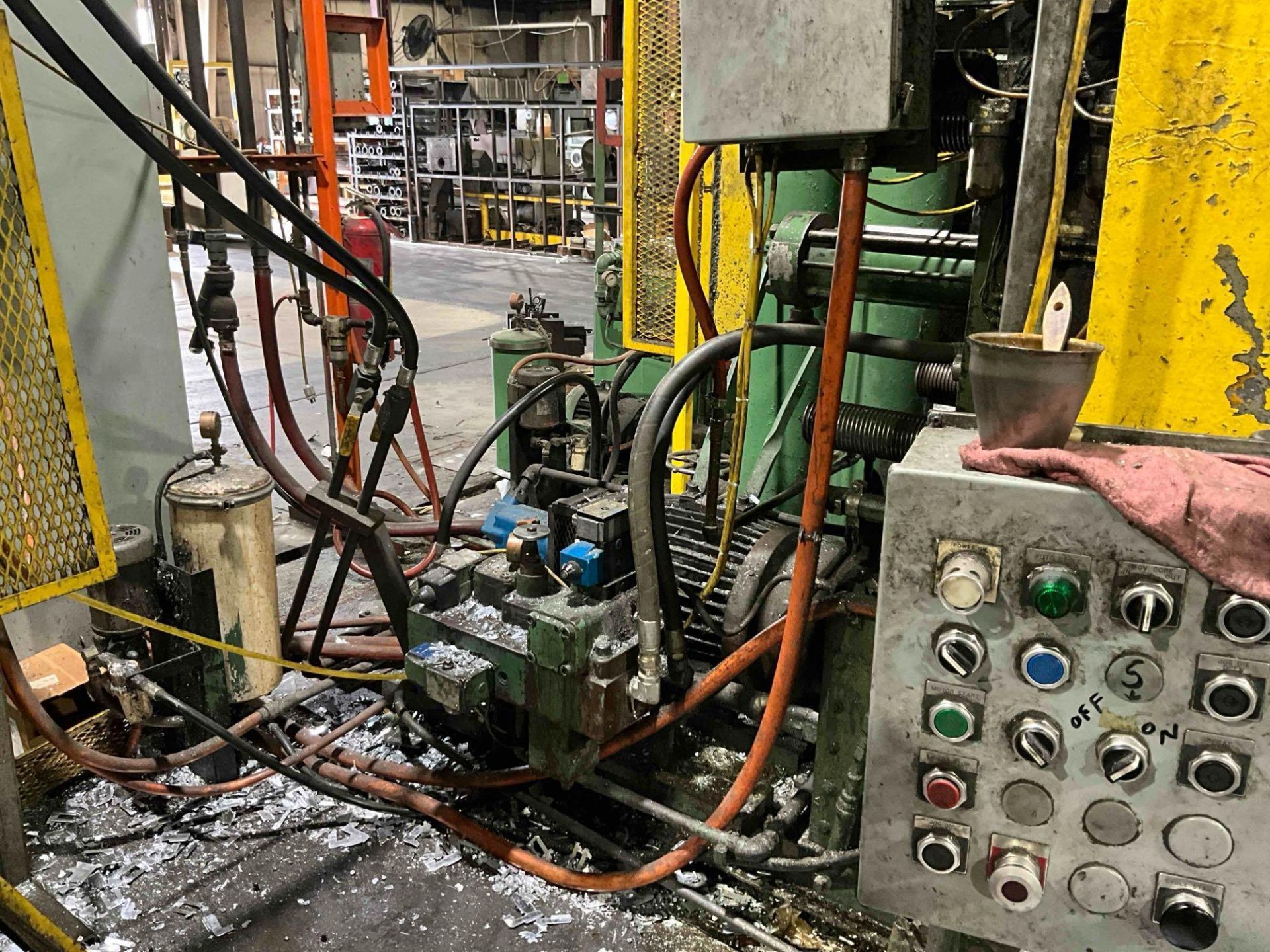 1963 CASTMASTER 200 TON COLD CHAMBER DIE CASTING MACHINE - Image 12