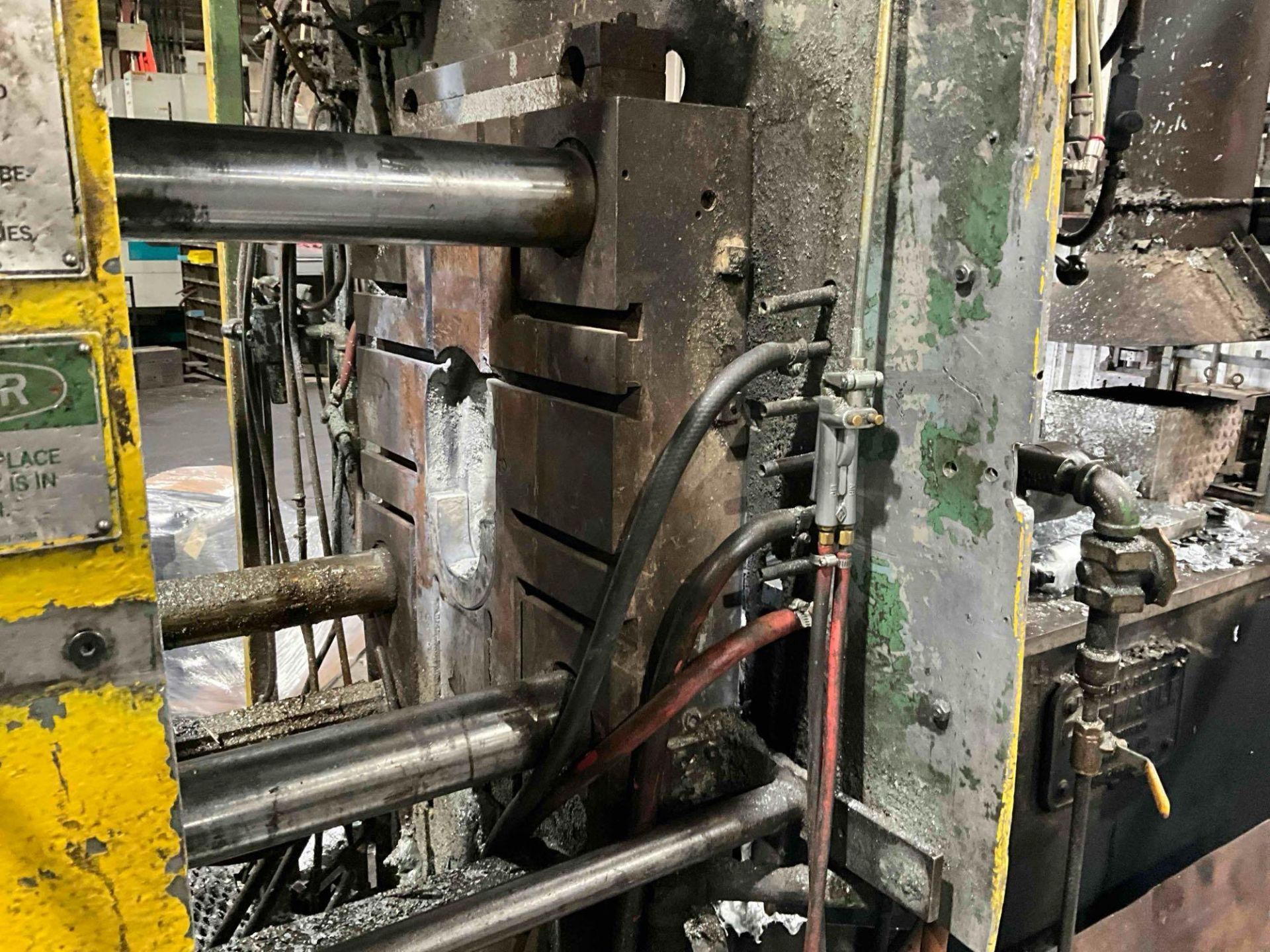 1963 CASTMASTER 200 TON COLD CHAMBER DIE CASTING MACHINE - Image 14