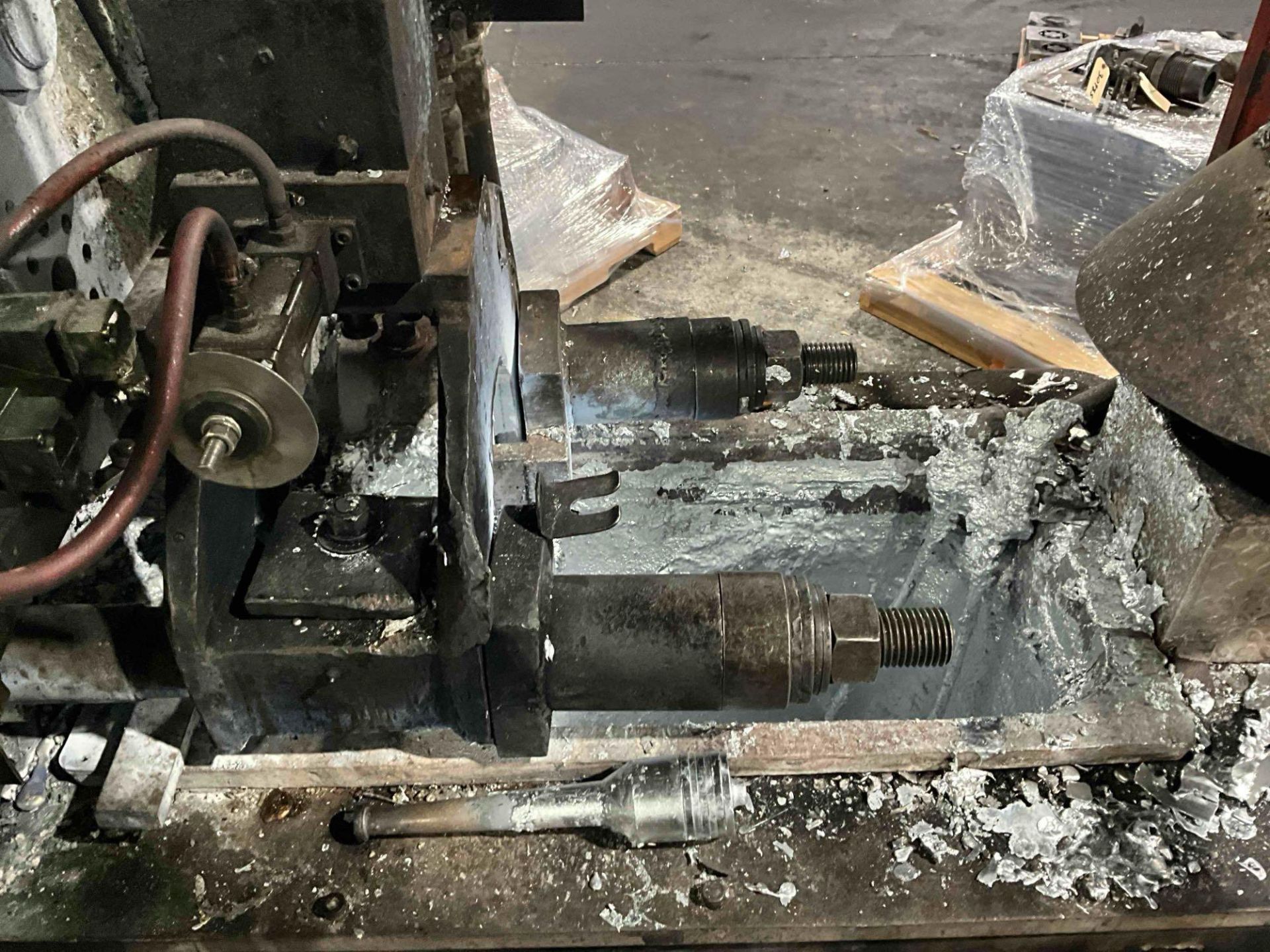 1963 CASTMASTER 200 TON COLD CHAMBER DIE CASTING MACHINE - Image 16