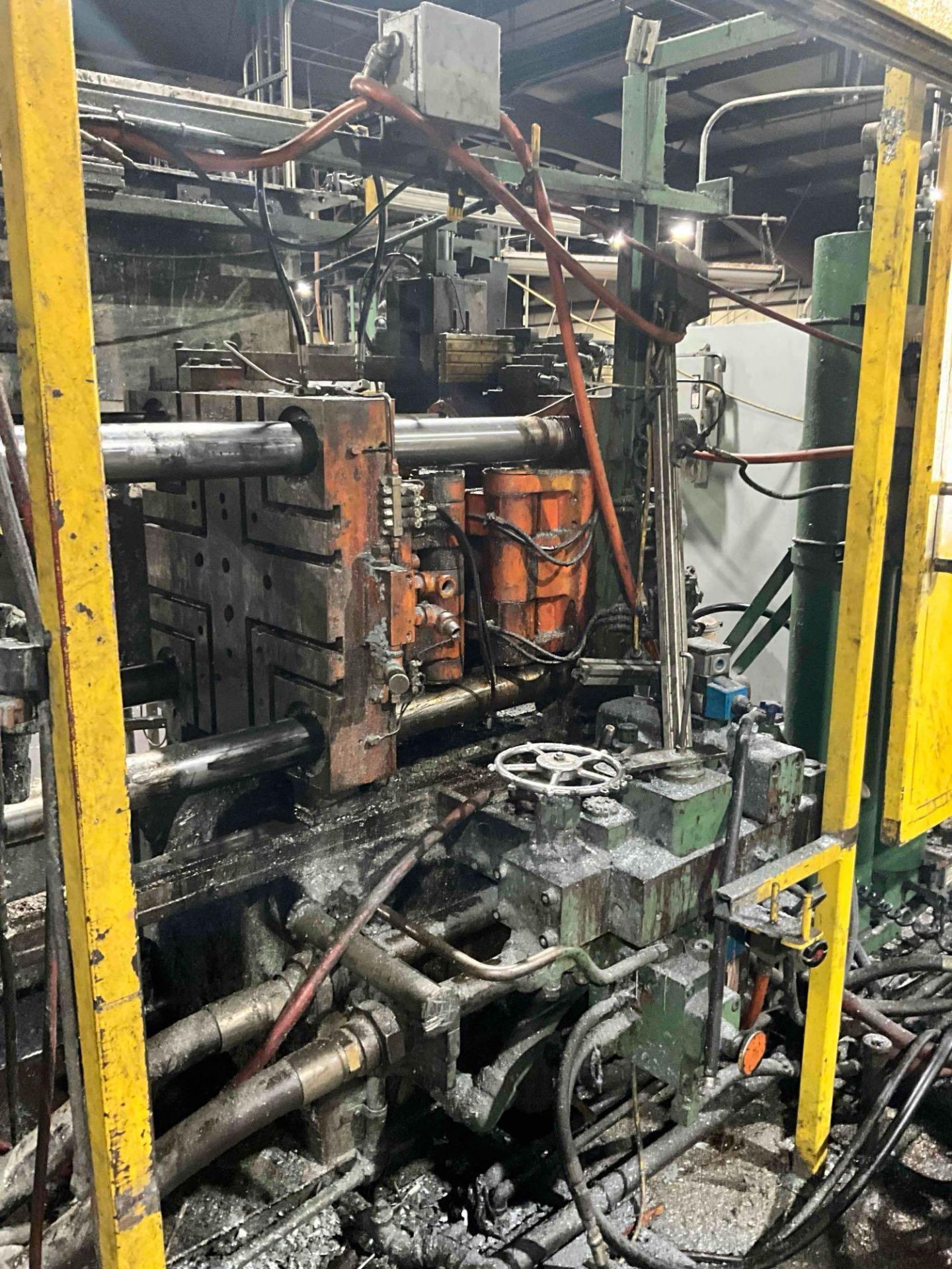1963 CASTMASTER 200 TON COLD CHAMBER DIE CASTING MACHINE - Image 19