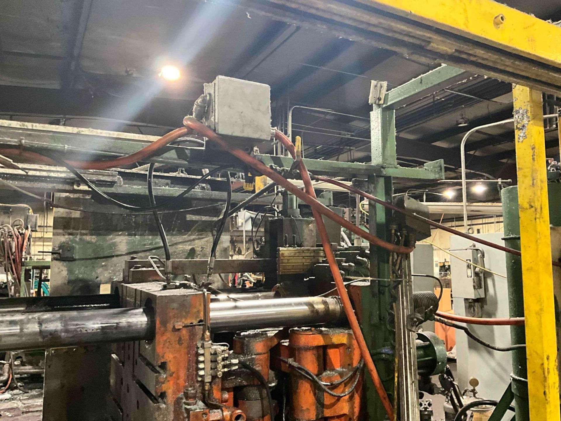 1963 CASTMASTER 200 TON COLD CHAMBER DIE CASTING MACHINE - Image 20