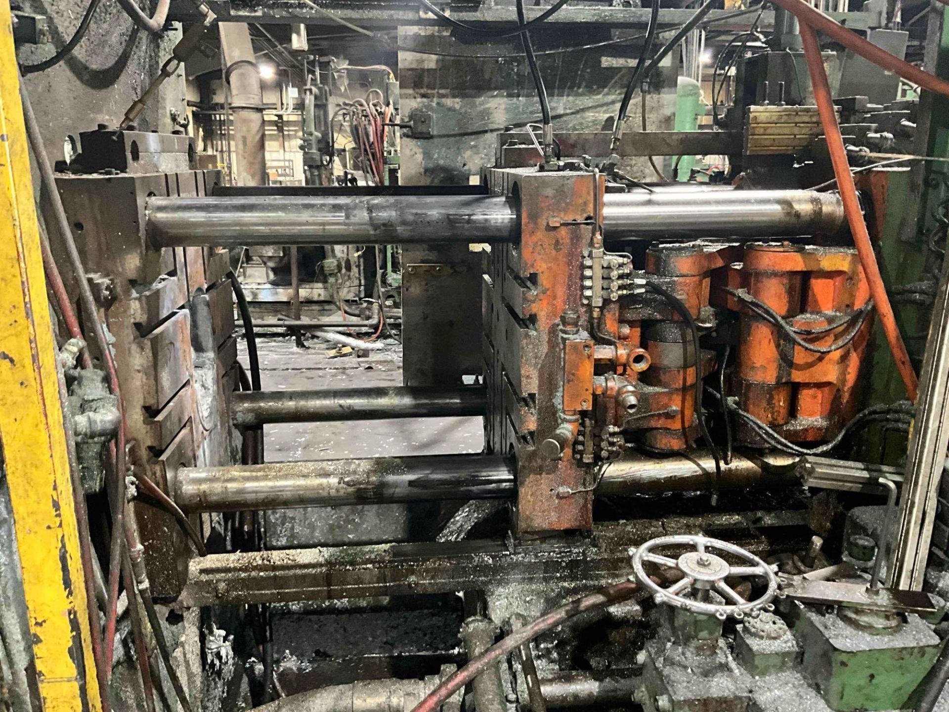 1963 CASTMASTER 200 TON COLD CHAMBER DIE CASTING MACHINE - Image 21