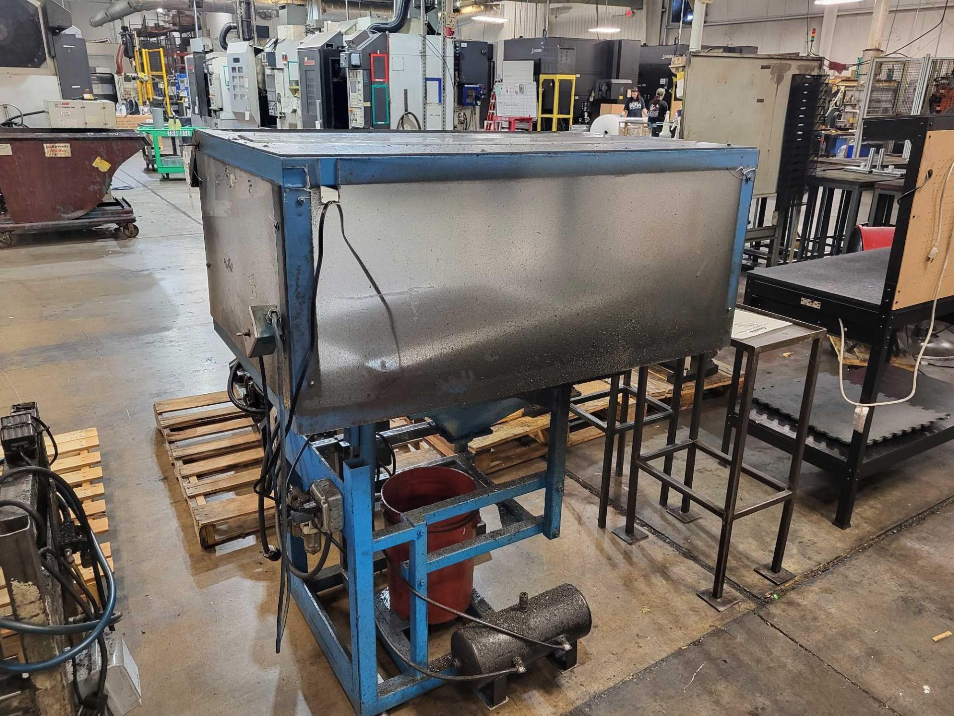 (2) PNEUMATIC LIFT TABLES - Image 6