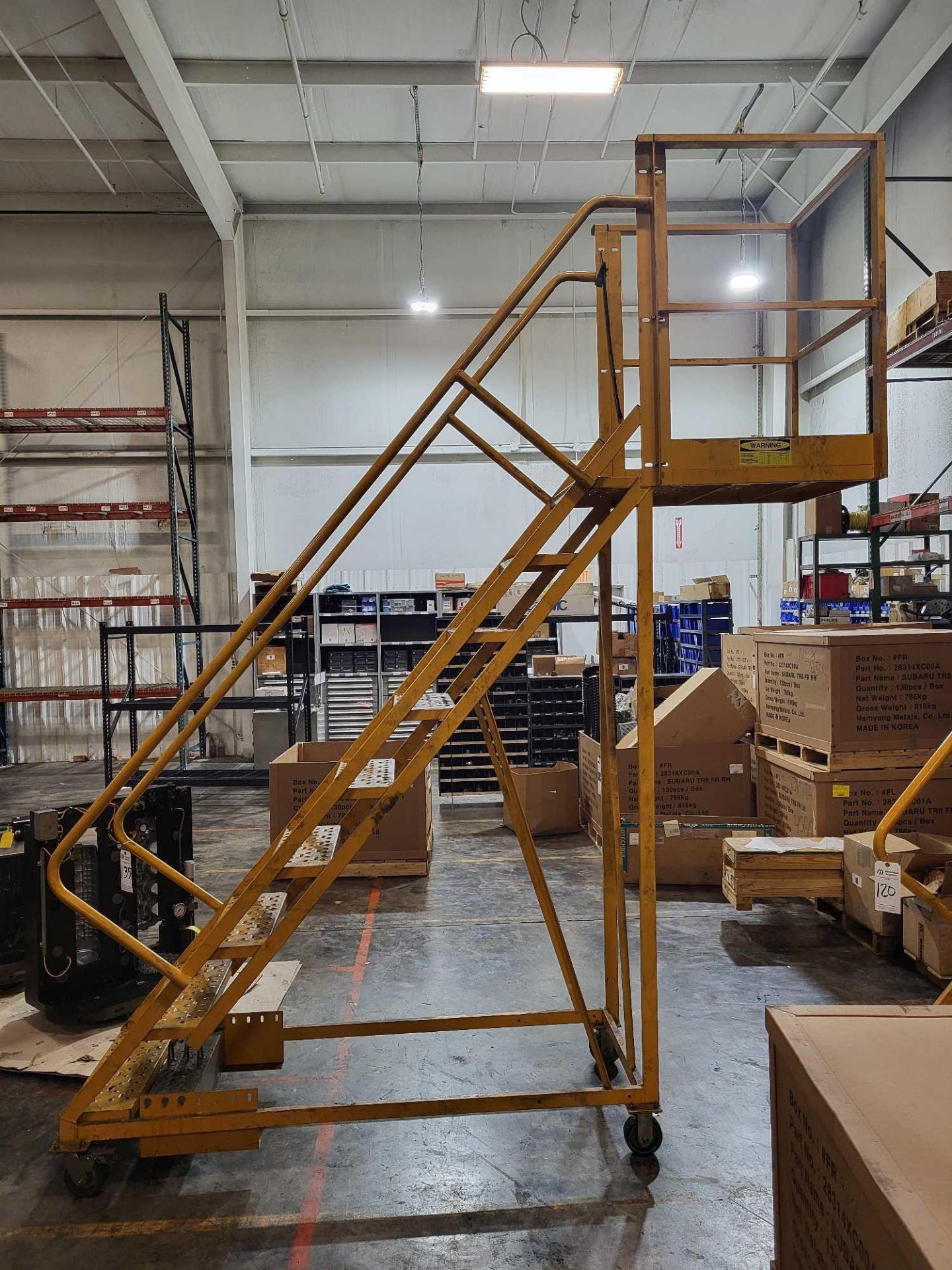 TRI-ARC CANTILEVER ROLLING LADDER 300 LB CAPACITY - Image 3