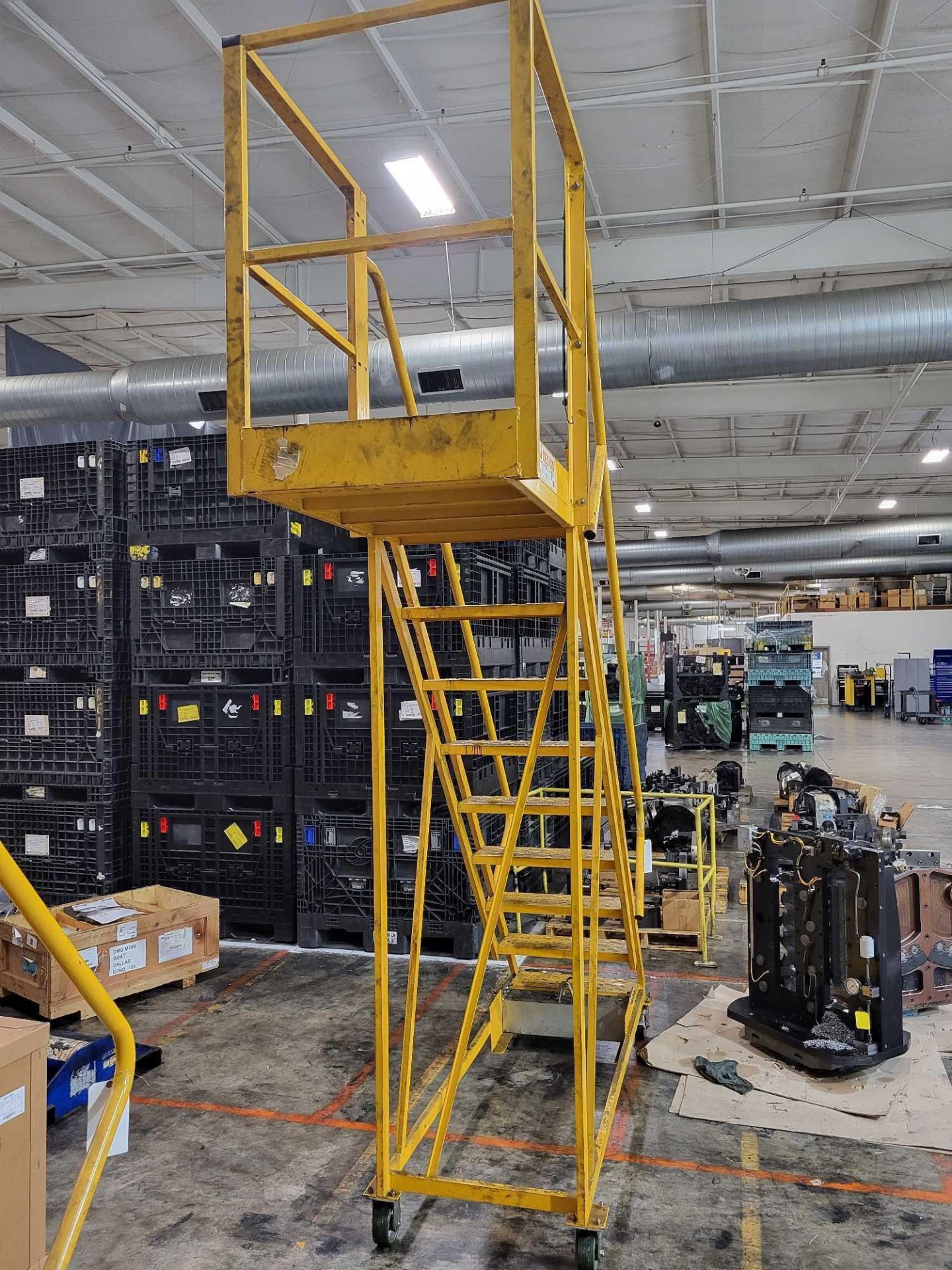 TRI-ARC CANTILEVER ROLLING LADDER 300 LB CAPACITY - Image 4