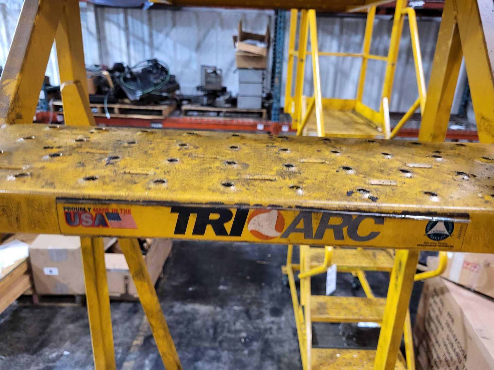 TRI-ARC CANTILEVER ROLLING LADDER 300 LB CAPACITY - Image 6