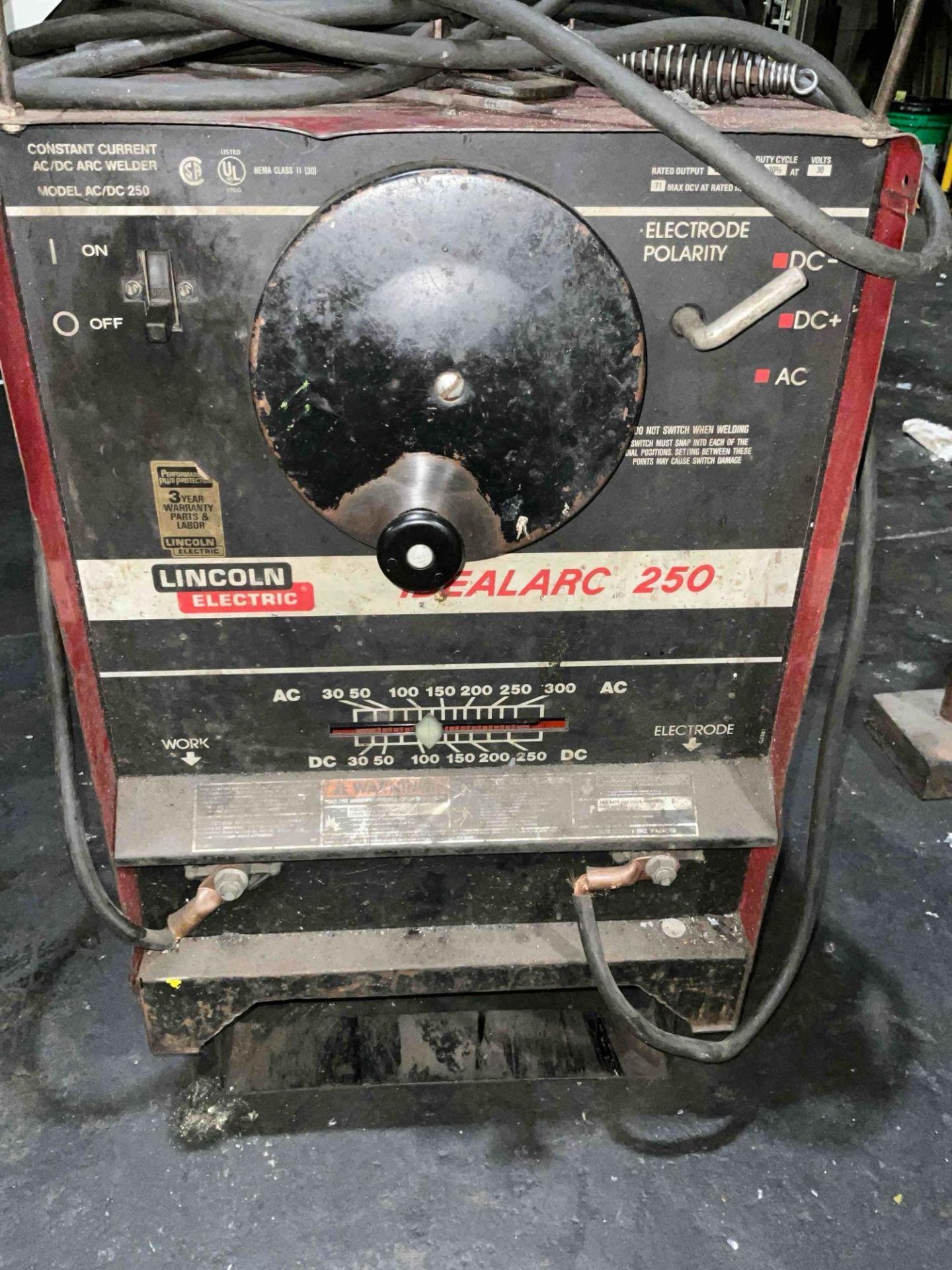 LINCOLN ELECTRIC IDEALARC 250 WELDER - Image 4