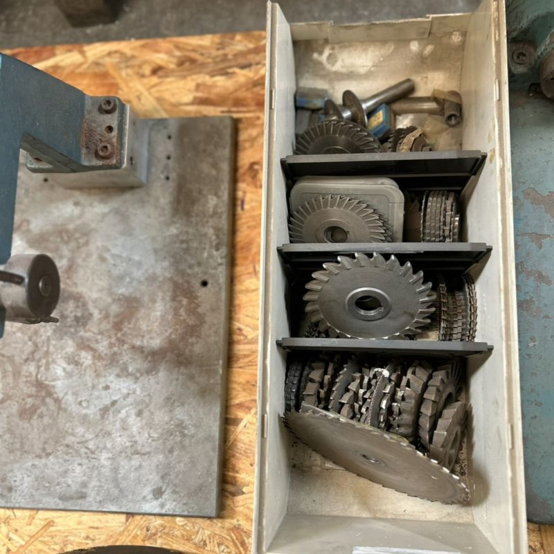 Drawer of gear-cutting tools; gear cutters &milling cutters