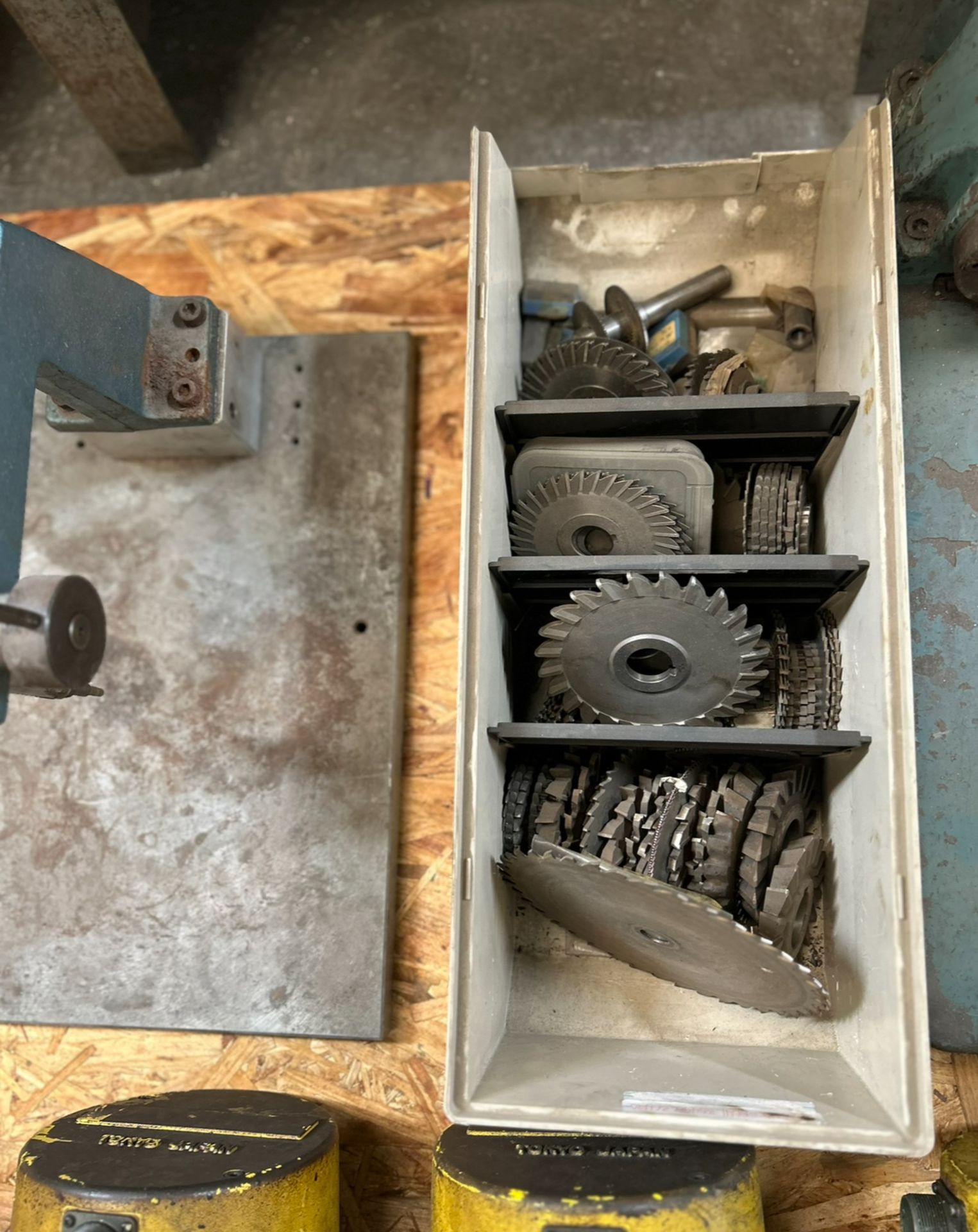 Drawer of gear-cutting tools; gear cutters &milling cutters